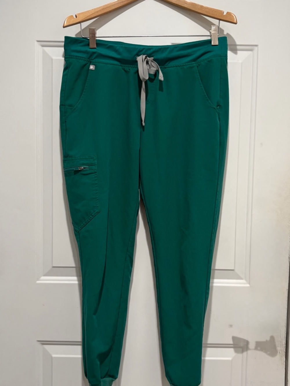 Figs Women’s Emerald Green Scrub Joggers with Drawstring, Medium